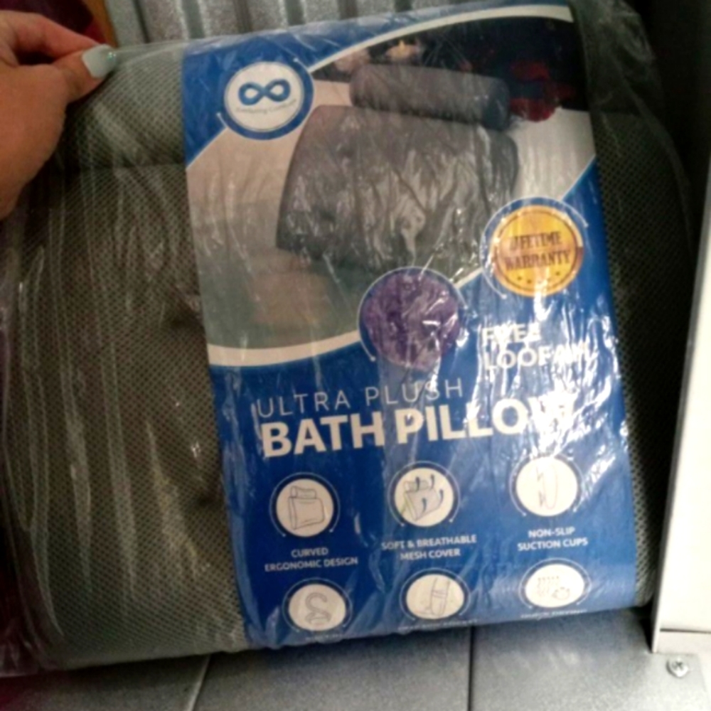 Very comfortable bath pillow